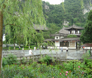 Nordeingang des Sieben-Sterne-Parks in Guilin, China